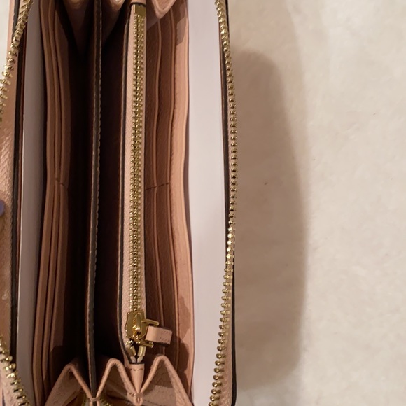 Tory Burch MultiZip Continental Wallet - Picture 6 of 9